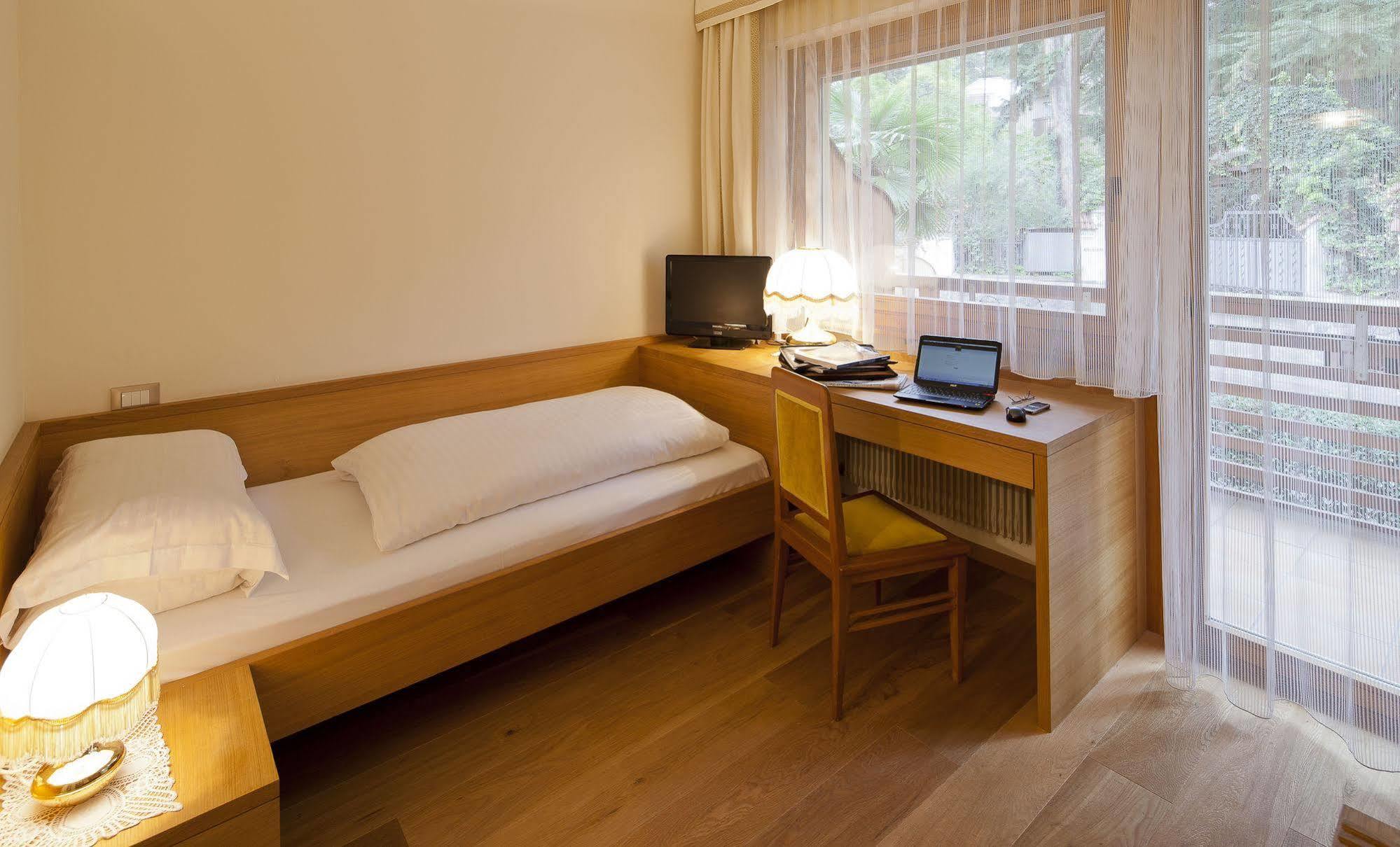 Hotel Aster Мерано Екстериор снимка